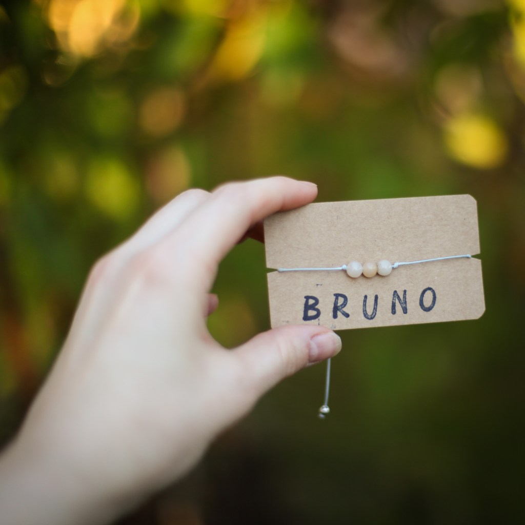 Armband Natursteinperlen in der Fellfarbe des Hundes 